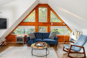 HOT TUB Charming & Chic Mountain Gem On Sleepy Creek